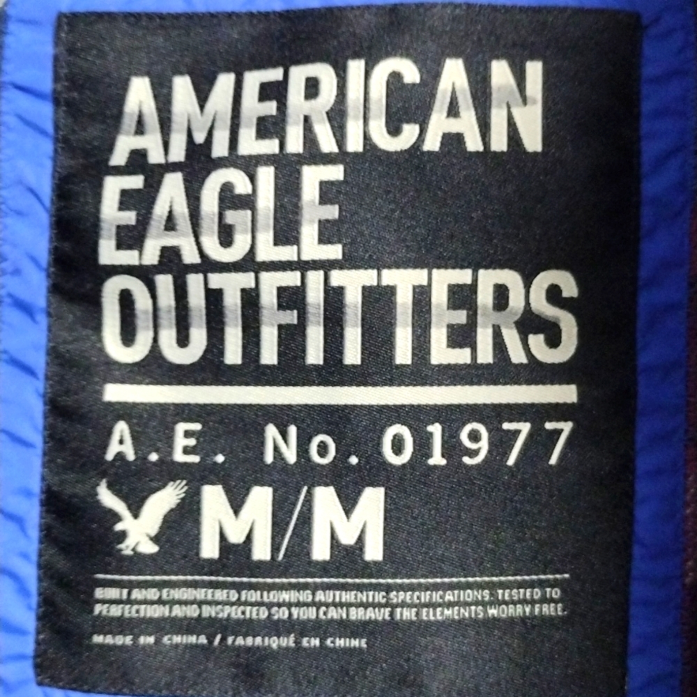 American Eagle Men's Medium Blue Down Vest Zipper & Buttons 2 outside pockets. - Picture 7 of 7